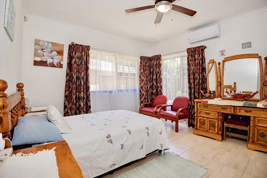 6 Bedroom Property for Sale in Schoongezicht Western Cape